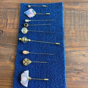Vintage women’s brooches/pins